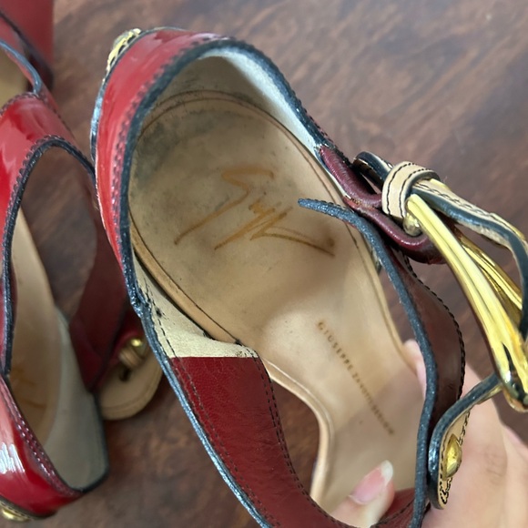 Giuseppe Zanotti Design red patent leather T strap heels - Picture 5 of 5